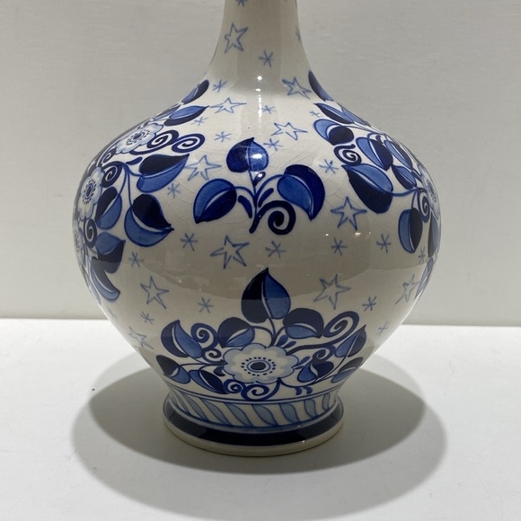 ROYAL GOEDEWAAGEN (Gouda Pottery) Blue Hand Painted Fluted Vase - Picture 2 of 6